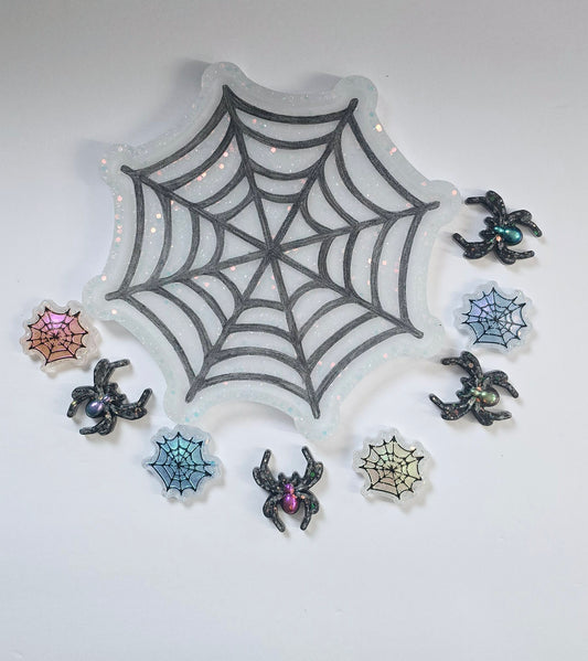 Spiderweb tray and loose parts